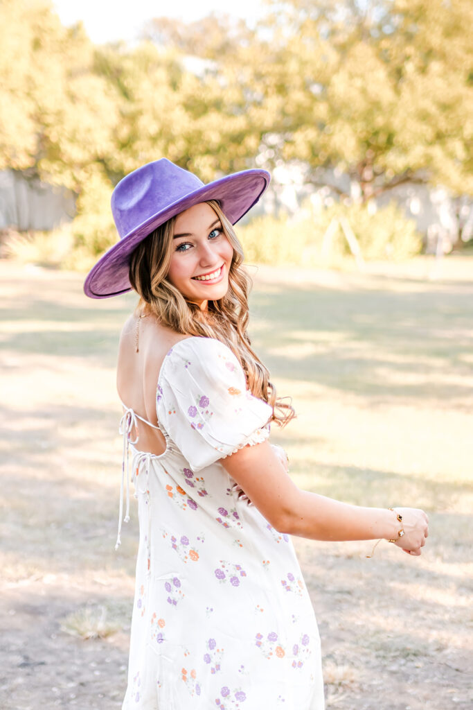 Two outfit options for a senior photo session including jeans, black shirt, and dress with hat.